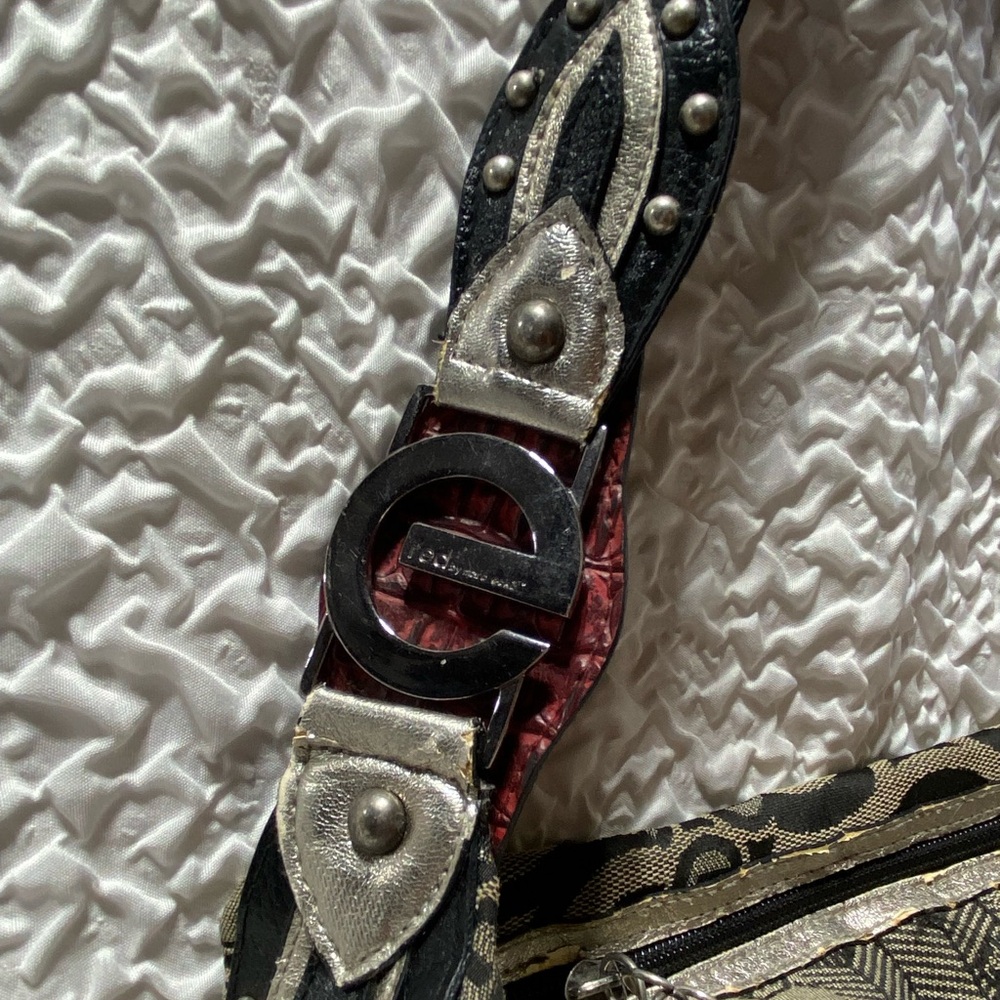 Vintage Marc Ecko RED Black and Cream Textured Purse with Logo - Picture 7 of 11